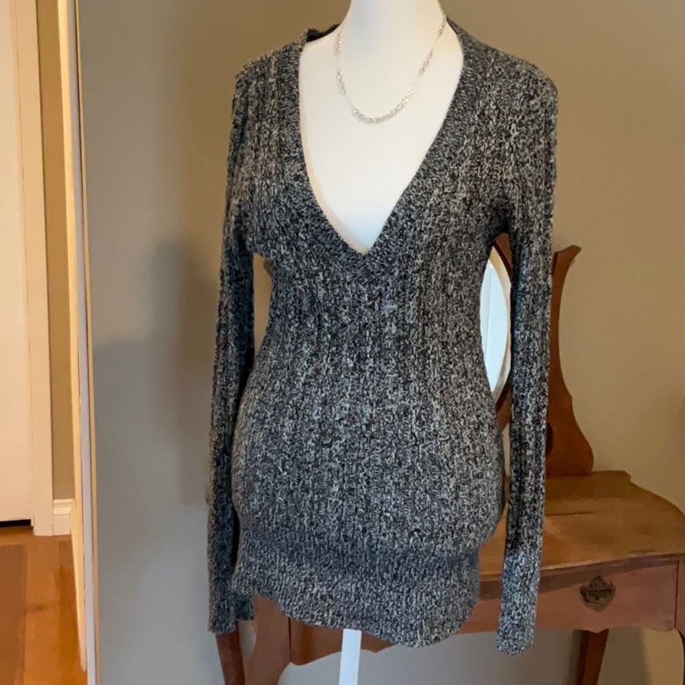 Deep V-Neck Sweater Black/Grey Size Large
